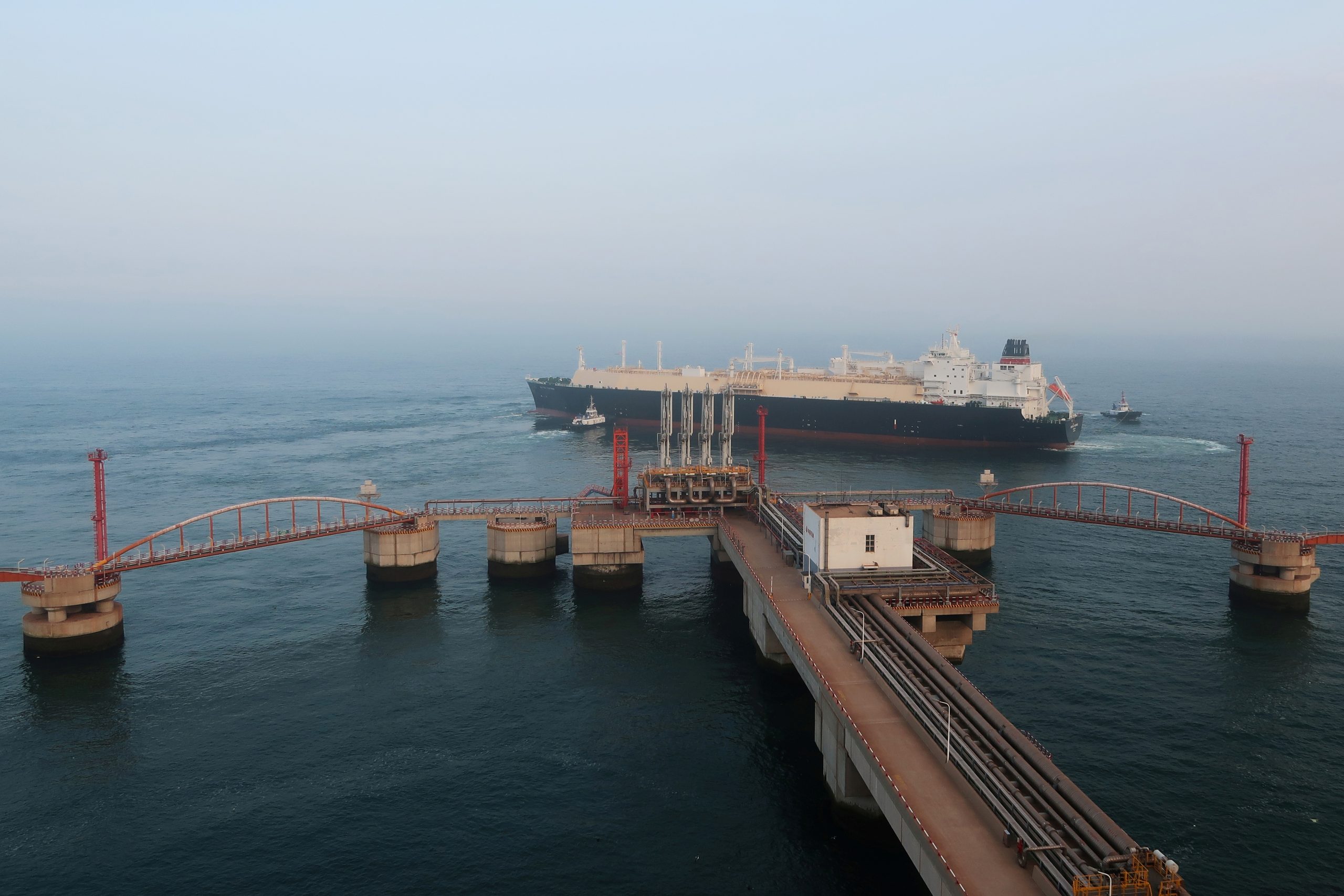 FILE PHOTO: A liquified natural gas (LNG) tanker leaves the dock after discharge at PetroChina's receiving terminal in Dalian FILE PHOTO: A liquified natural gas (LNG) tanker leaves the dock after discharge at PetroChina's receiving terminal in Dalian, Liaoning province, China July 16, 2018.  REUTERS/Chen Aizhu/File Photo Aizhu Chen