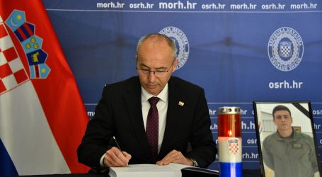 MORH: Ministar Krstičević i načelnik Hranj upisali se u Knjige žalosti