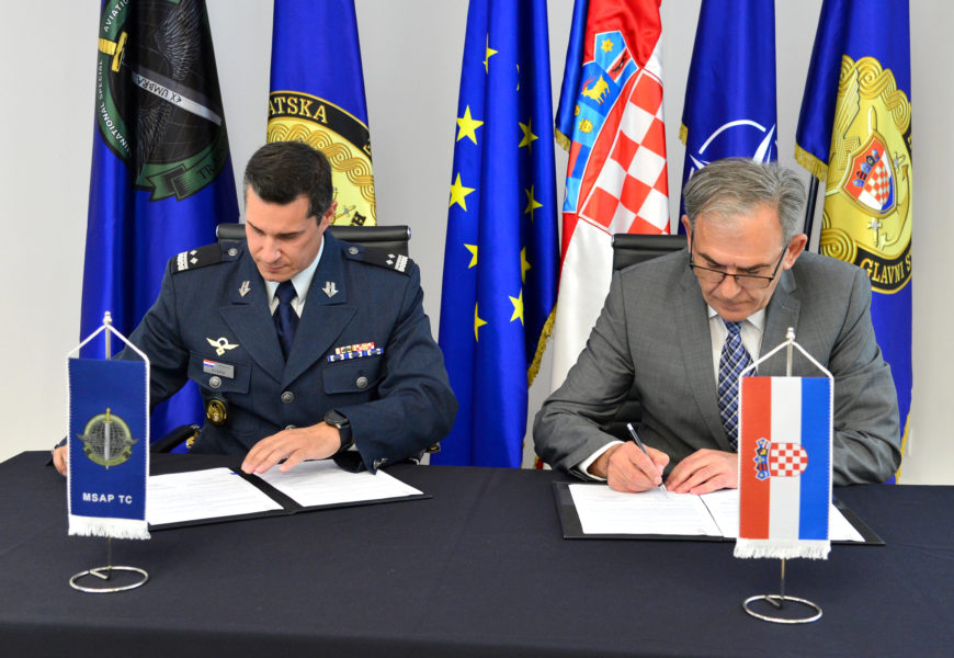U Ministarstvu obrane u Zagrebu u ponedjeljak, 1. lipnja 2020. godine potpisan je Tehnički sporazum o materijalnoj, logističkoj, administrativnoj i personalnoj potpori kojim će Ministarstvo obrane RH pružati Međunarodnom središtu za obuku specijalnih zračnih snaga. | Foto: MORH/ J. Kopi