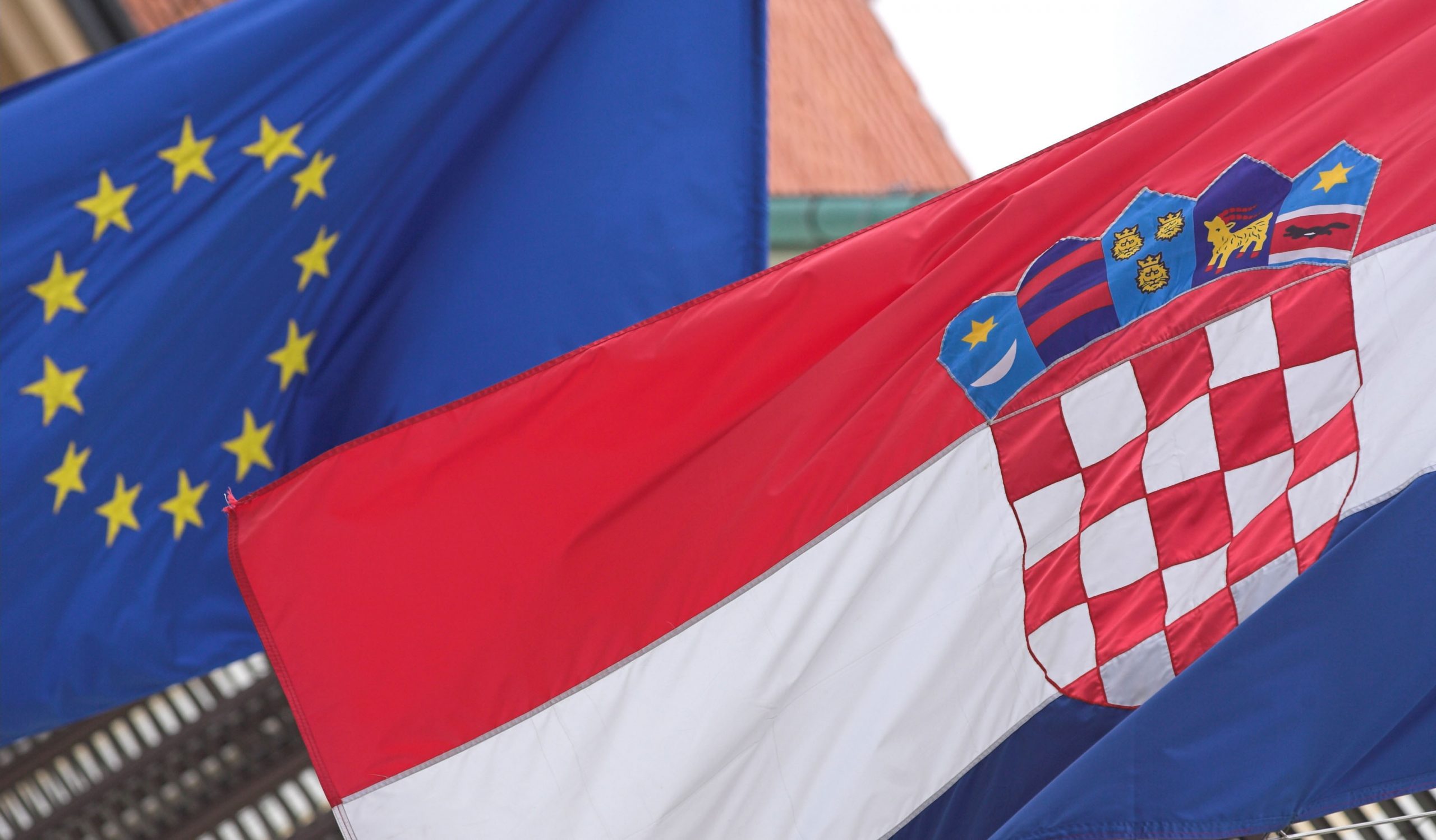 Varava, 4.1.2011 - Poljska vjeruje da æe u vrijeme svojega predsjedanja Europskom unijom u drugoj polovici godine biti potpisan pristupni sporazum s Hrvatskom, a da æe se u skladu s prioritetom predsjedanja nastaviti proirenje Unije, odnosno poèeti i pristupni pregovori s nekom od zemalja zapadnog Balkana. Pristupni sporazum s Hrvatskom sigurno æe biti potpisan. Zavrit æe pregovori s Islandom, a moda poèeti s nekim balkanskim zemljama. Ako bude potpisan sporazom o pridruivanju s Ukrajinom, bit æe to nov znak da je EU otvoren", rekao je zamjenik poljskog ministra vanjskih poslova odgovoran za poljsko predsjedanje EU-om Mikolaj Dowgielewicz u intervjuu za Gazetu Wyborczu.
foto FaH/ Lana SLIVAR DOMINIÆ/ ua