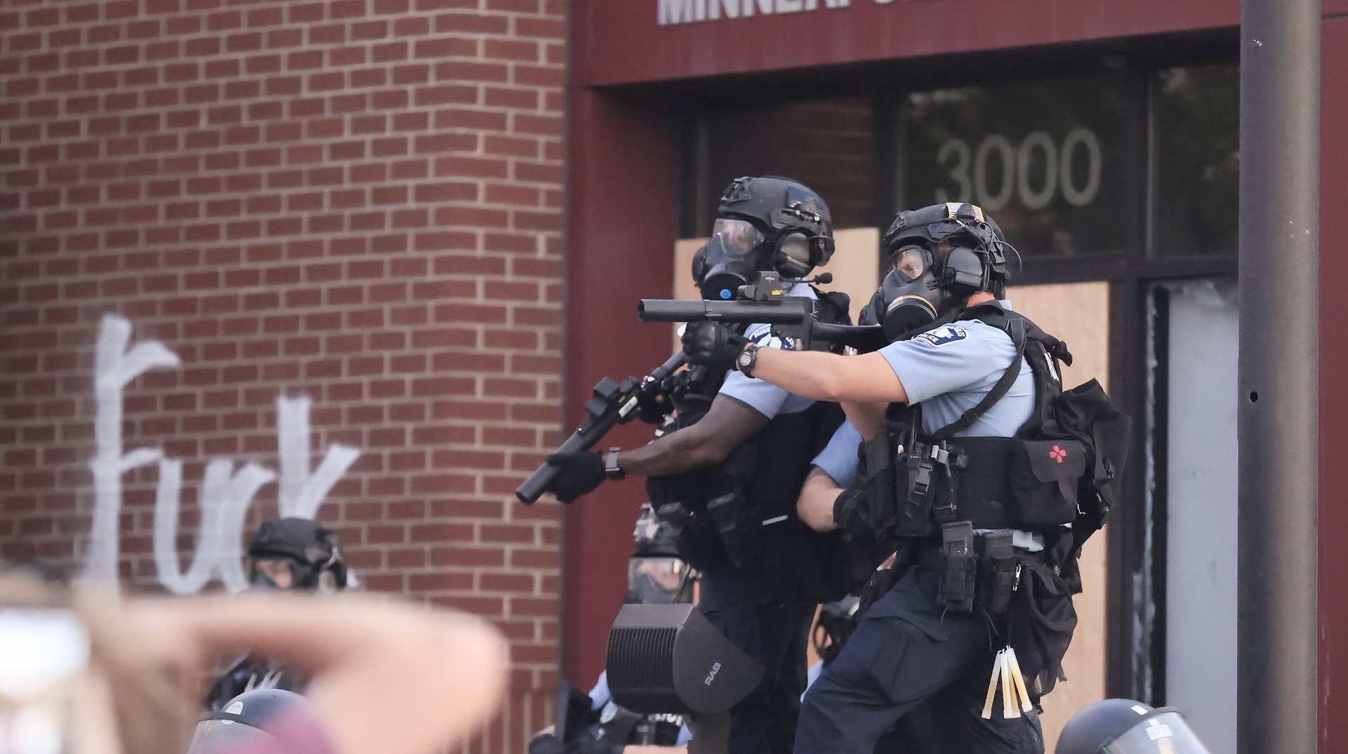 epa08448787 Minneapolis police in riot gear outside the 3rd Precinct as a second day of protests continue over the arrest of George Floyd, who later died in police custody, in Minneapolis, Minnesota, USA, 27 May 2020. A bystander's video posted online on 25 May appeared to show George Floyd, 46, pleading with arresting officers that he couldn't breathe as an officer knelt on his neck. The unarmed black man later died in police custody.  EPA/TANNEN MAURY