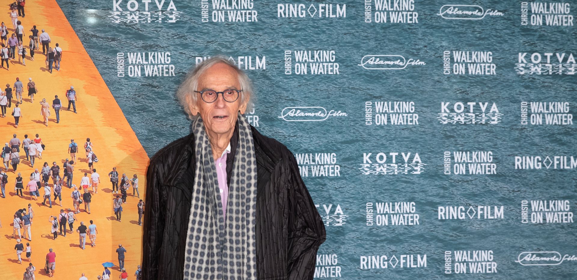 epa08456635 (FILE) - Bulgarian artist Christo poses on the red carpet for the movie premiere 'Christo Walking on Water' in Berlin, Germany, 26 March 2019 (reissued 31 May 2020). According to media reports, Christo has died aged 84.  EPA/HAYOUNG JEON *** Local Caption *** 55083659