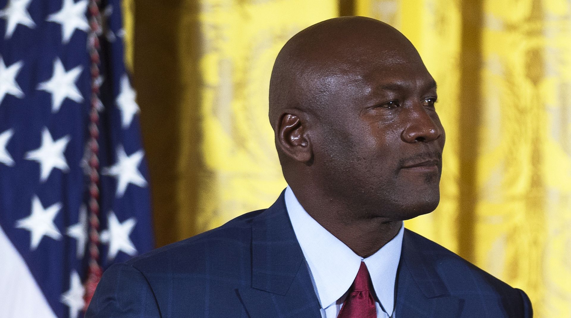 epa08457583 (FILE) - Former NBA star Michael Jordan receives the Presidential Medal of Freedom during a ceremony in the White House in Washington, DC, USA, 22 November 2016 (re-issued on 01 June 2020). Michael Jordan condemned 'ingrained racism' in the United States in a statement on the death of George Floyd released on 31 May 2020.  EPA/SHAWN THEW *** Local Caption *** 53130492