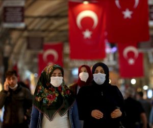 epa08458141 People wearing face masks as they shopat the famous Grand Bazaar in Istanbul, Turkey, 01 June 2020. Turkey re-opens restaurants, cafes, parks, beaches, lifts inter-city travel bans as the country eases coronavirus restrictions amid the ongoing pandemic of the COVID-19 disease caused by the SARS-CoV-2 coronavirus on 01 June 2020.  EPA/SEDAT SUNA