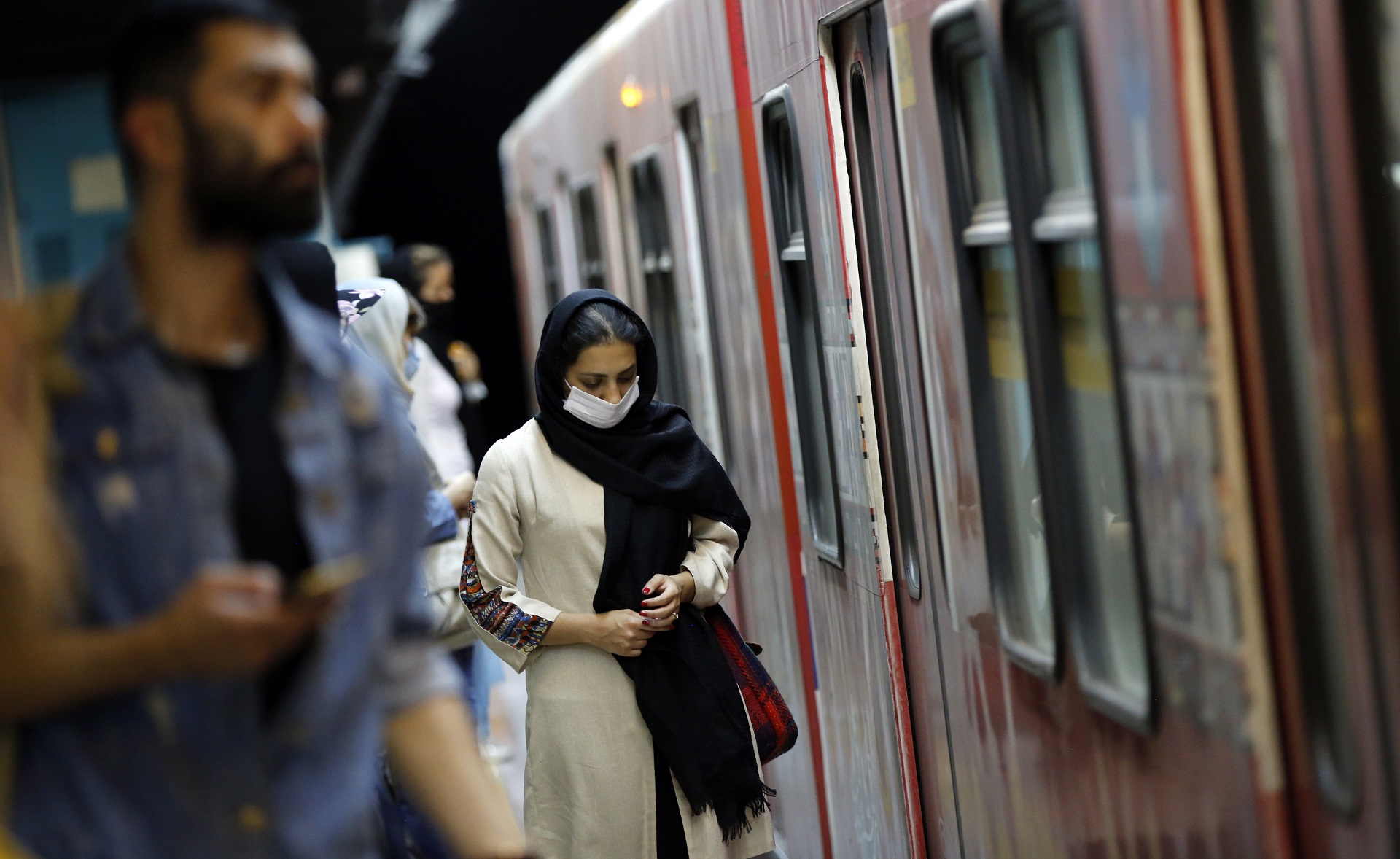 epa08477013 An Iranian woman wearing face mask takes a train in a subway station in Tehran, Iran, 10 June 2020. Media reported that according to the last report by the health ministry the spread of novel coronavirus (Covid-19) is growing up while in past 24 hours 2011 new cases have been diagnosed and 84 people died. Iranian health ministry warned people to don’t use subways as much as they can.  EPA/ABEDIN TAHERKENAREH