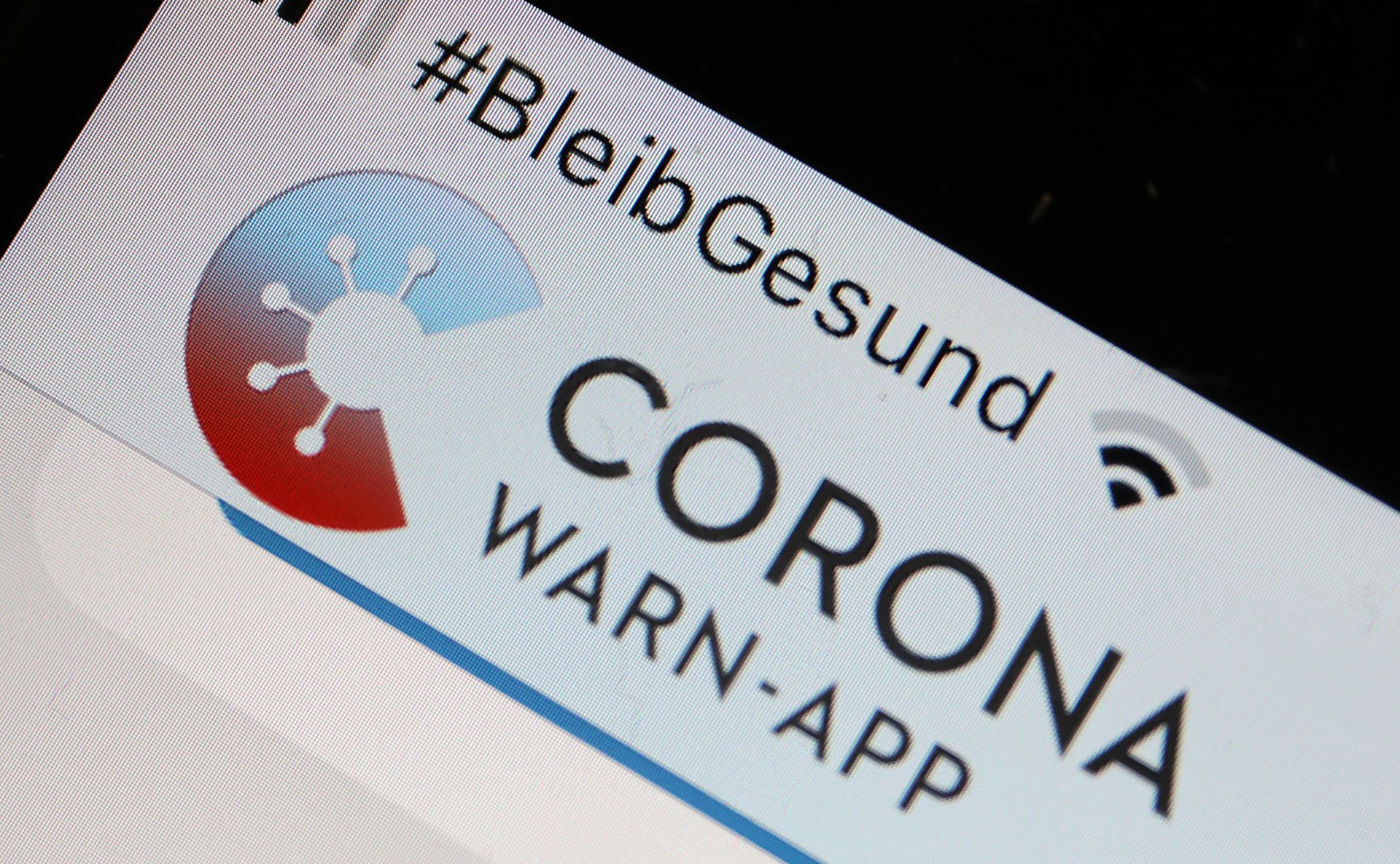 16 June 2020, North Rhine-Westphalia, Cologne: A general view of the official coronavirus warning app as it is displayed on the screen of a cellular phone. The app is designed to enable contact tracing of infected persons and thus shorten the infection chains. Photo: Oliver Berg/dpa