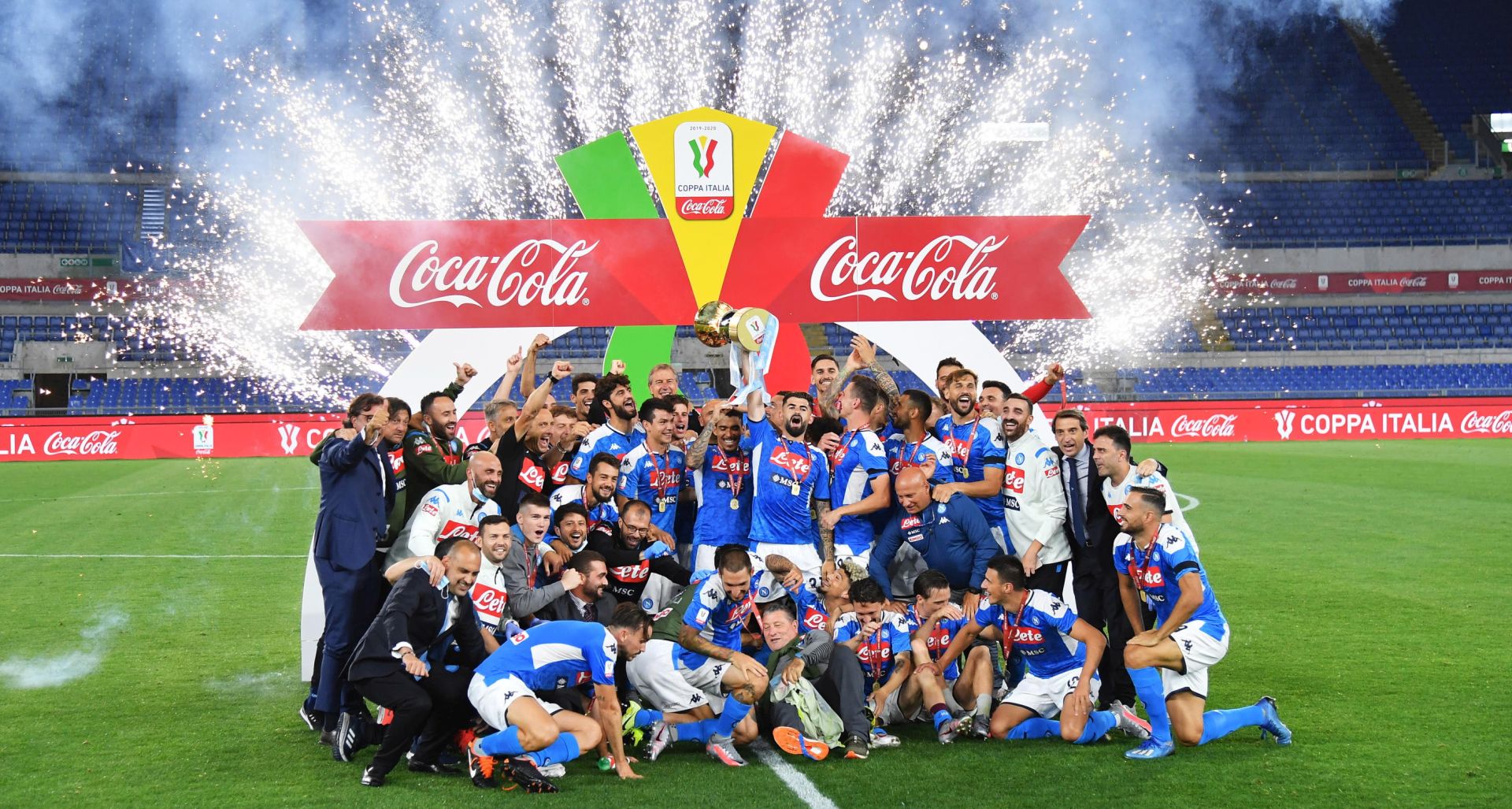 epaselect epa08492415 Players of Napoli celebrate with the trophy after winning the Italian Cup final soccer match between SSC Napoli and Juventus FC at the Olimpico stadium in Rome, Italy, 17 June 2020. Napoli won 4-2 on penalties.  EPA/ETTORE FERRARI