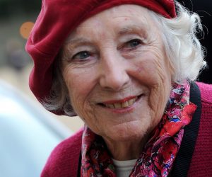 epa08492886 (FILE) - British singer Dame Vera Lynn arriving for the 2009 Poppy Appeal launch in central London, Britain, 22 October 2009. Dame Vera Lynn had died on 18 June 2020, aged 103.  EPA/ANDY RAIN *** Local Caption *** 01906486