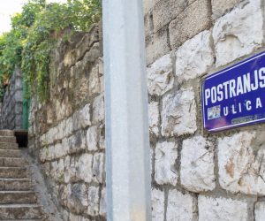 04.05.2020., Postranjska ulica, Dubrovnik - Nakon sinocnjeg pokusaja ubojstva policija trazi dokaze.
Photo: Grgo Jelavic/PIXSELL