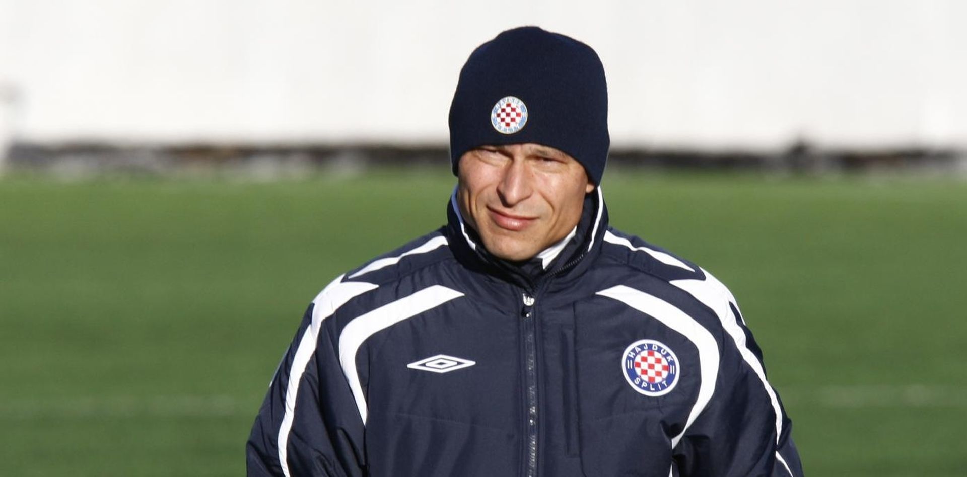 16.02.2012., Split - Trener Hajduka Krasimir Balakov na treningu, na pomocnom terenu na Poljudu.
Photo: Ivo Cagalj/PIXSELL