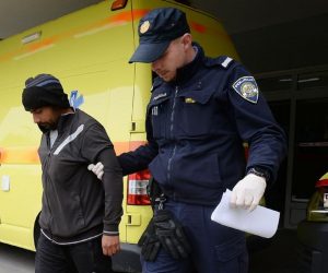 14.05.2019., Cakovec- Policija privodi migrante nakon pruzanja lijecnicke pomoci u Zupanijskoj bolnici Cakovec.
Photo: Vjeran Zganec Rogulja/PIXSELL