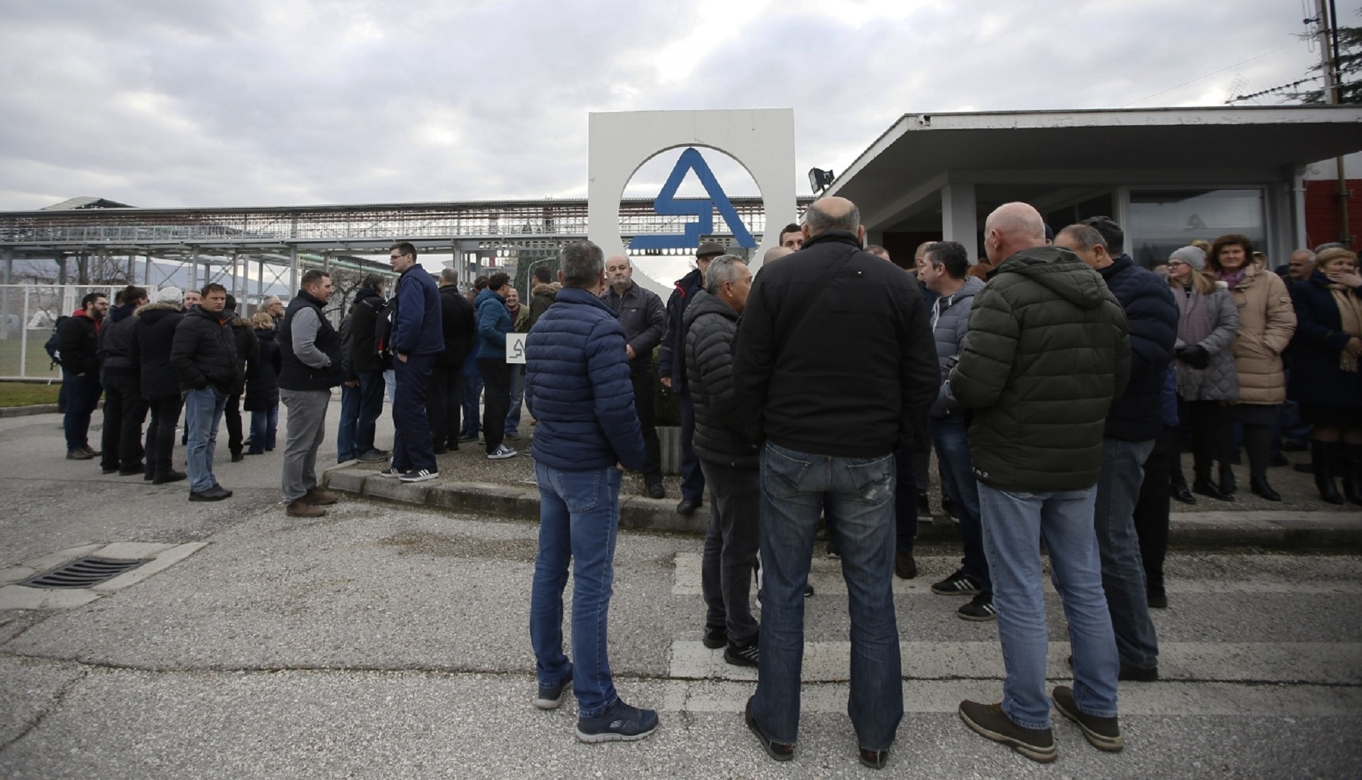 16.12.2019.,Mostar - Prosvjed radnika Aluminija uoci odluke Nadzornog odbora o ponudi kinesko-izraelskog konzorcija
Photo: Denis Kapetanovic/PIXSELL