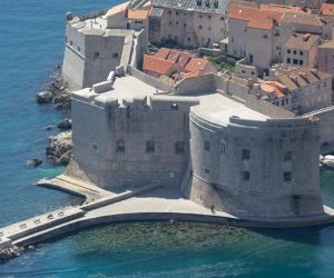17.04.2020., Srdj, Dubrovnik - Pogled na povijesnu jezgru grada.
Photo: Grgo Jelavic/PIXSELL