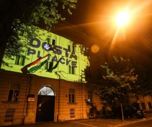 18.06.2020., Zagreb - Zivi Zid osvijetlio je zgradu Drzavnog odvjetnistva u Gajevoj ulici. Photo: Marin Tironi/PIXSELL