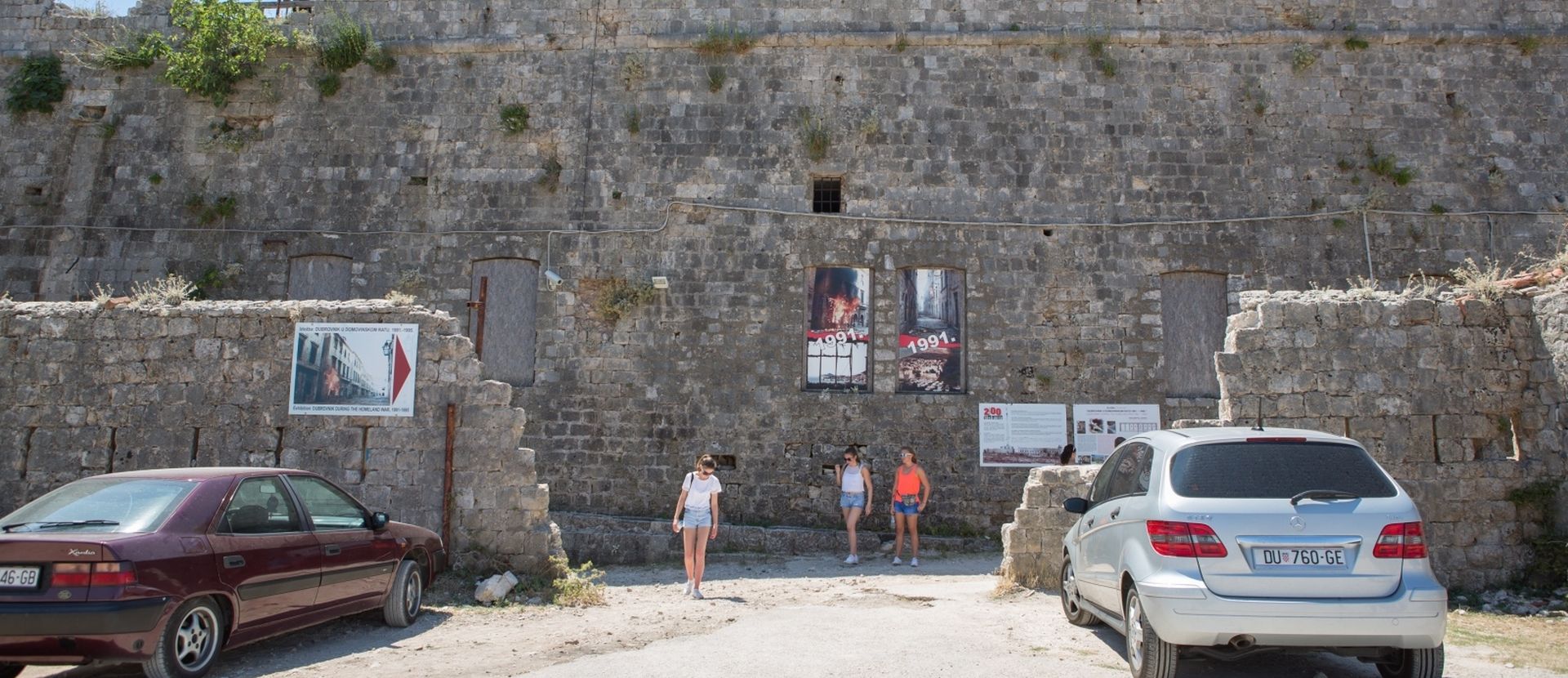 28.07.2015., Tvrdjava Imperial na Srdju, Dubrovnik - Muzej Domovinskog rata zbog kojeg se raspravljalo na izvanrednoj sjednici s jednom tockom. 
Rijec je o prijedlogu HDZ-a kojim bi Gradsko vijece zakljuckom nadopunilo postojeci Ugovor o koncesiji za tvrdjavu Imperial. Vijece je jednoglasno prihvatilo zakljucak u kojem je utvrdjeno da je prostor od 311 metara kvadratnih u tvrdjavi Imperial, namijenjen Muzeju Domovinskog rata izdvojen iz koncesije Razvoj Golfa. Zakljucak je dopunjen zahtjevom da Razvoj Golf povuce zahtjev za izdavanje lokacijske dozvole dok se Gradsko vijece ne izjasni o projektu. 
Photo: Grgo Jelavic/PIXSELL