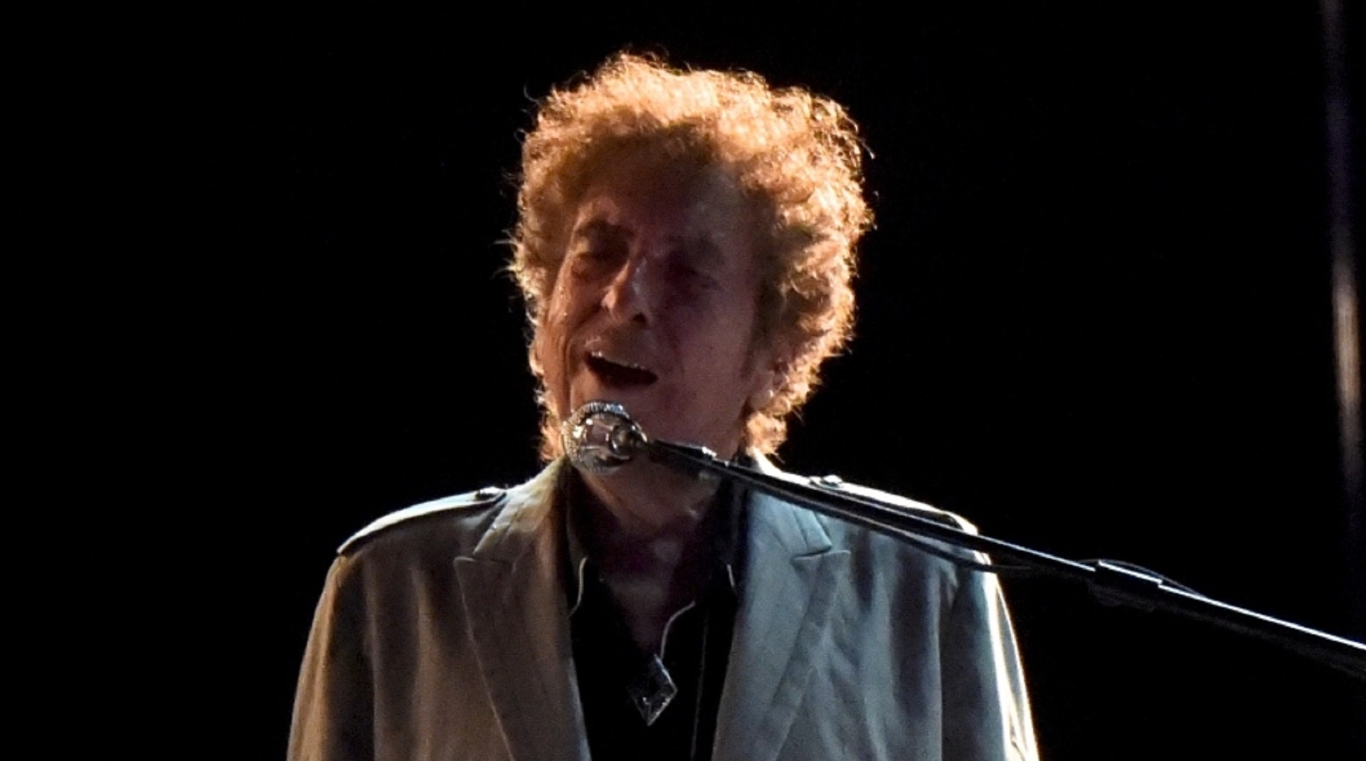 FILE PHOTO: Bob Dylan performs during the Firefly Music Festival in Dover, Delaware FILE PHOTO: File photo: Bob Dylan performs during the Firefly Music Festival in Dover, Delaware, U.S. June 17, 2017. Picture taken June 17, 2017. REUTERS/Mark Makela/File Photo Mark Makela