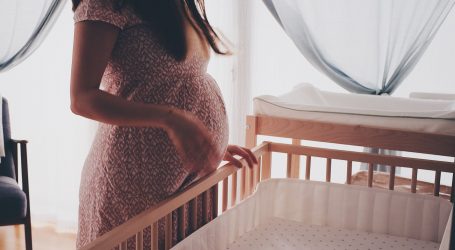 Čelnik CDC-a upozorava da trudnice imaju veći rizik od teškog oblika covida