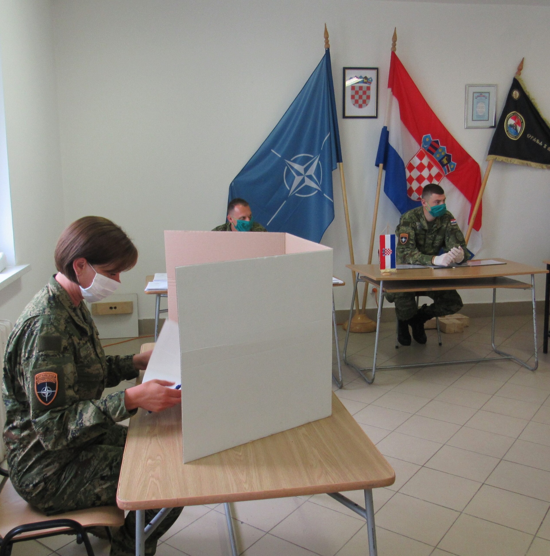 Hrvatski vojnici 6. HRVCON-a u Poljskoj  glasovali na izborima za zastupnike u Hrvatski sabor | Foto:HV/ 6. HRVCON