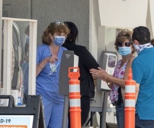 epa08502356 People wearing masks wait to enter to the Jackson Memorial Hospital in Miami, Florida, USA, 22 June 2020. The state of Florida is now up to 100,217 total confirmed cases and 3,173 deaths associated with COVID-19, according to the latest data released by the health department and it becomes the seventh state to pass 100,000 coronavirus cases, after New York, California, New Jersey, Illinois, Texas and Massachusetts.  EPA/CRISTOBAL HERRERA