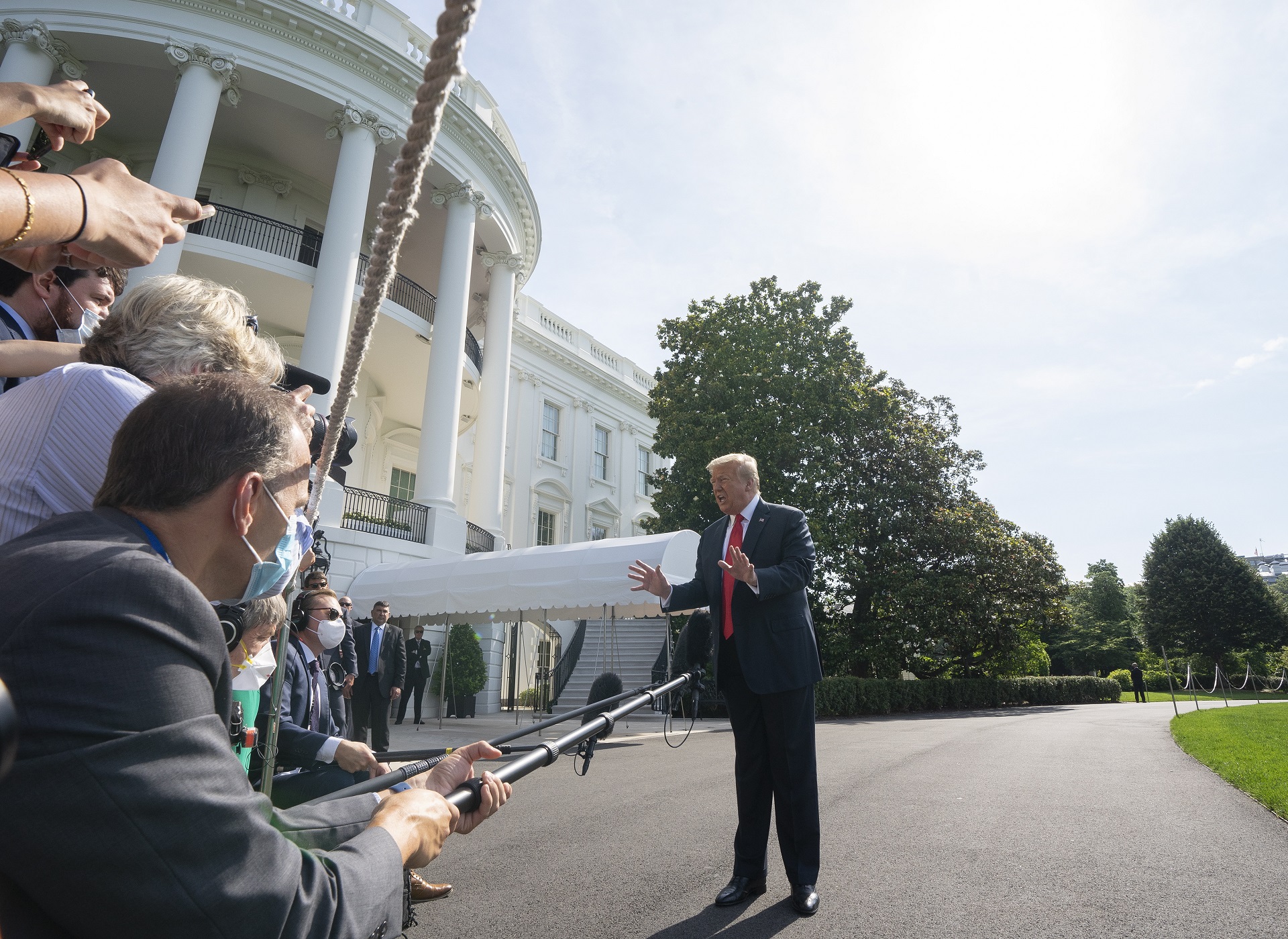 epa08503959 US President Donald J. Trump speaks to members of the media on the South Lawn of the White House in Washington, DC, USA, 23 June 2020, as he departs for Yuma, Arizona. Trump stated that he authorized the Federal government to arrest any demonstrator caught vandalizing US monuments, with a punishment of up to 10 years in prison.  EPA/Stefani Reynolds / POOL