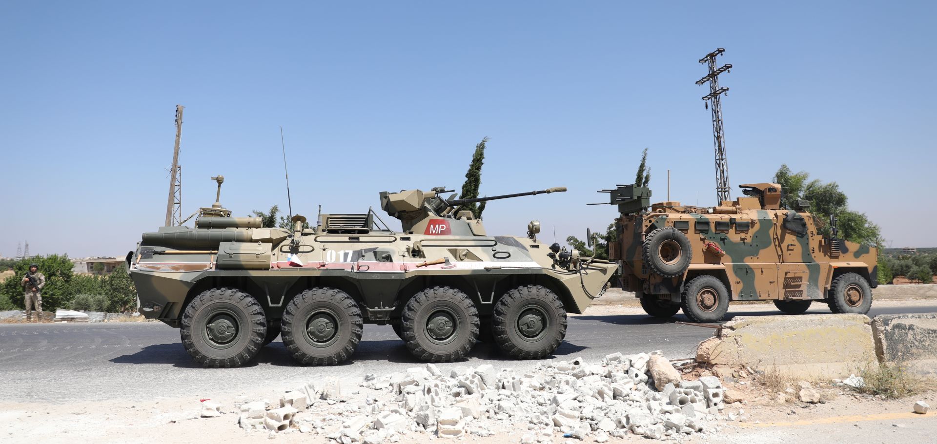epa08520486 Tanks of the Russian-Turkish joint Military patrol No. 19 drive on the M4 road linking Tranbah village to the Town of Jisr Al-Shughour, in The outskirts of Ariha south of Idlib, Syria, 01 July 2020. The EU and the UN co-chaired, on 30 June, the fourth Brussels Conference to seek a political solution to the Syria conflict, raise financial support for Syria and the countries in the region that host Syrian refugees.  EPA/YAHYA NEMAH
