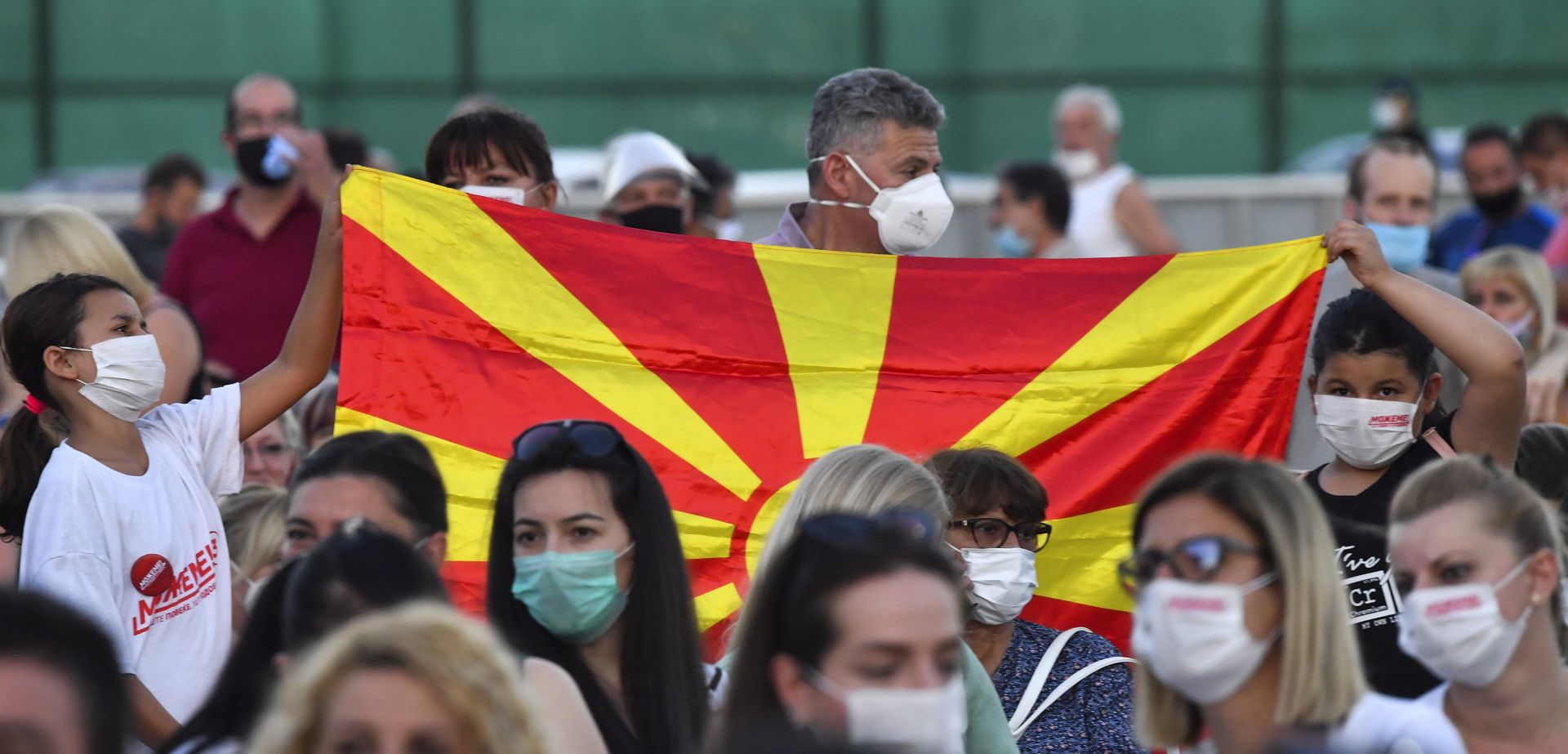 epa08539540 Supporters of the ruling SDSM party wearing protective face masks, attend the main election campaign rally in Skopje, Republic of North Macedonia, 10 July 2020. North Macedonia will hold elections on 15 July.  EPA/GEORGI LICOVSKI