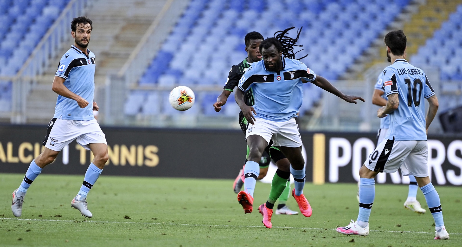epa08540584 Lazio's Jordan Lukaku in action during the Serie A soccer match between SS Lazio and US Sassuolo at the Olimpico stadium in Rome, Italy, 11 July 2020.  EPA/RICCARDO ANTIMIANI
