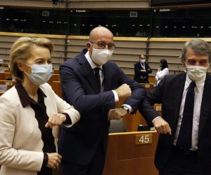 epa08561948 European Commission President Ursula Von Der Leyen (L), European Council President Charles Michel and European Parliament president David-Maria Sassoli greet themselves with an elbow bump at the start of a plenary session on the conclusions of the extraordinary European Council meeting at the European Parliament in Brussels, Belgium, Belgium, 23 July 2020. EU leaders emerged from a marathon four-day and four-night summit on July 21, 2020 to celebrate what they boasted was a historic rescue plan for economies left shattered by the coronavirus epidemic.  EPA/FRANCOIS WALSCHAERTS / POOL