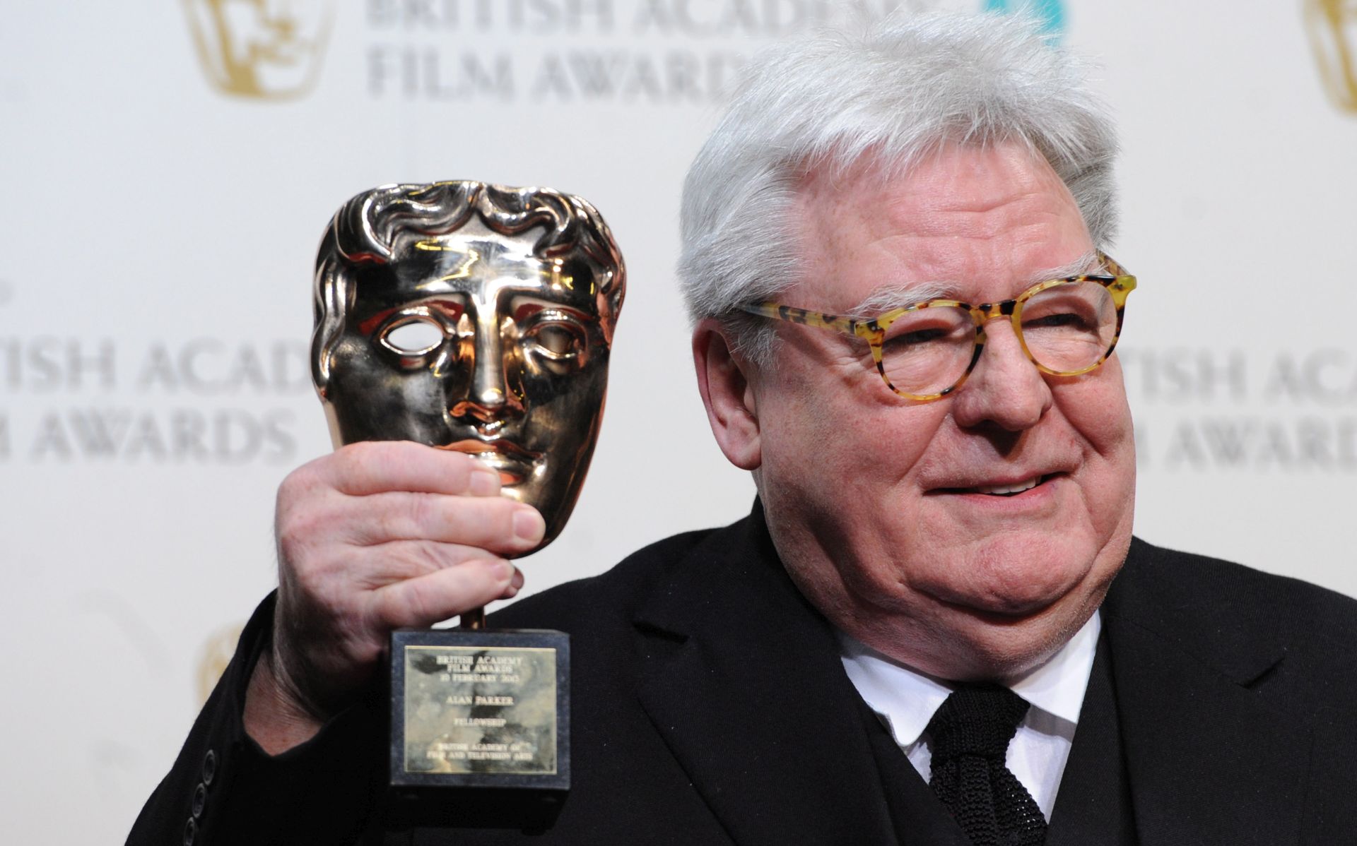 epa08577559 (FILE) - epa03577866 British film director Sir Alan William Parker poses in the Press Room after winning Bafta fellowship award during the EE BAFTA's, British Academy Film Awards, in London, Britain, 10 February 2013 (reissued 31 July 2020). British director, producer and screenwriter, Sir Alan Parker has died on 31 July 2020 aged 76 after a long illness.  EPA/ANDY RAIN *** Local Caption *** 50704761