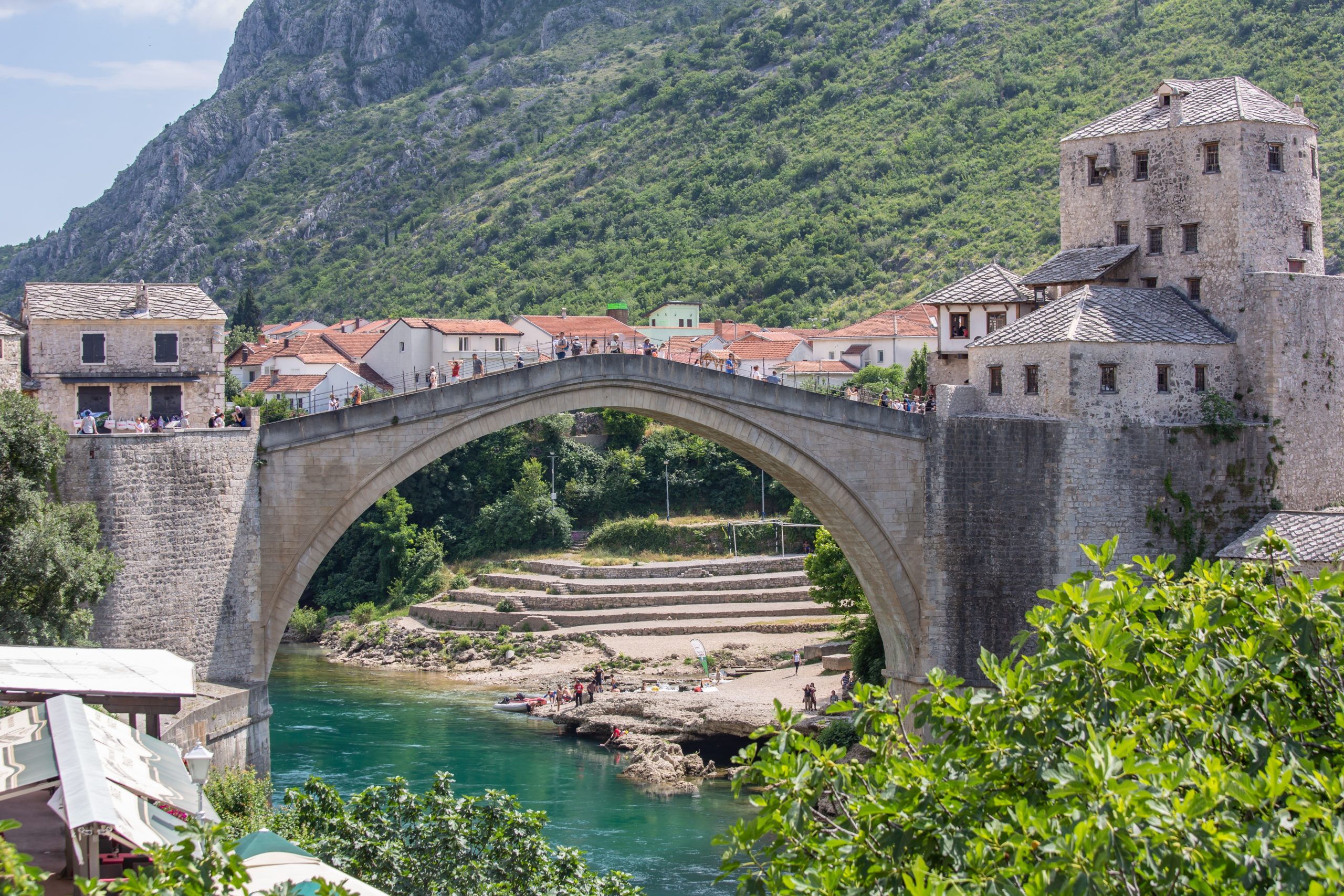 11.06.2018., Mostar, Bosna i Hercegovina - Ljeto u Mostaru. Grad pun turista. Stari most
Photo: Grgo Jelavic/PIXSELL