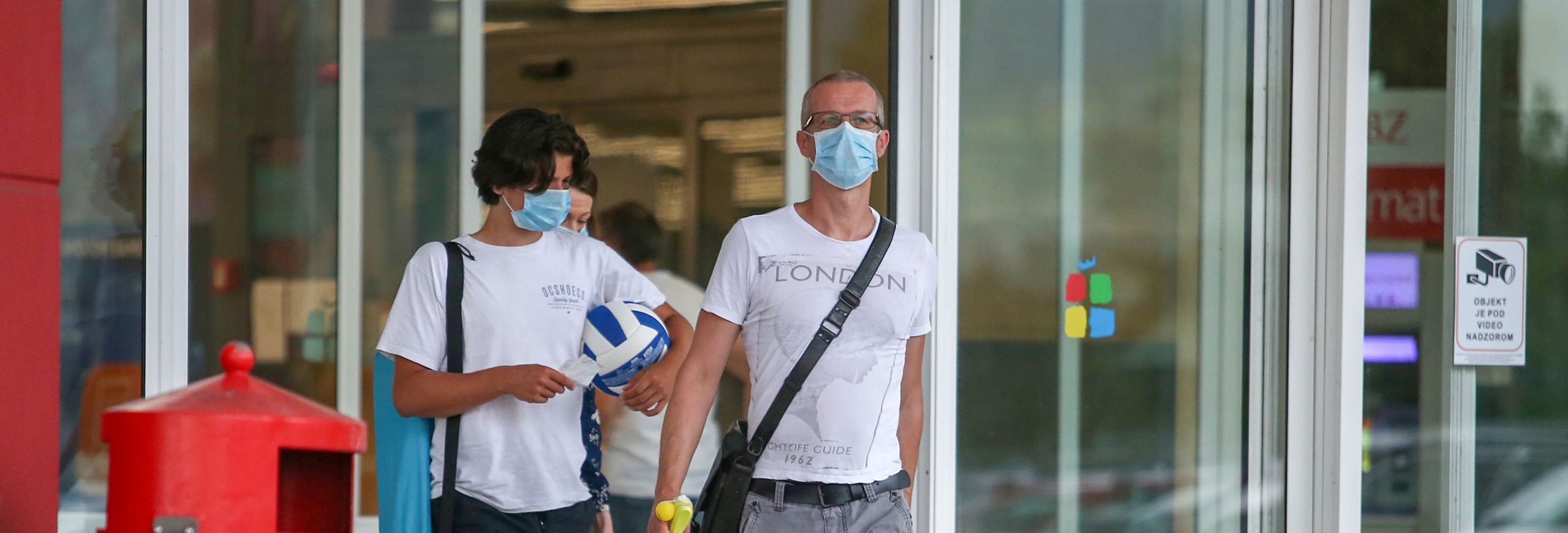 12.07.2020., Zagreb - Gradjani nose maske u shoping centrima, a koje ce uskoro i biti obavezne zbog porasta zarazenih Covidom 19. 
 Photo: Matija Habljak/PIXSELL