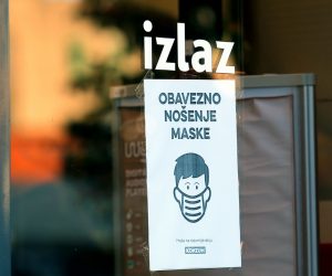 13.07.2020., Sibenik - Od danas je obavezno nosenje zastitnih maski u trgovinama zbog velikog broja novozarazenih koronavirusom. 
Photo: Dusko Jaramaz/PIXSELL
