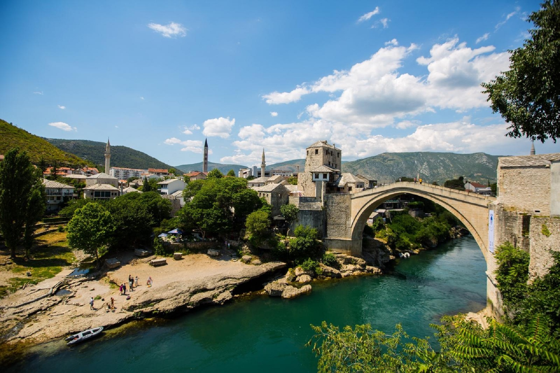 16.07.2020., Mostar, Bosna i Hercegovina - Prigodnim programom obiljezeno je petnaest godina od prijema stare gradske jezgre i simbola grada, Starog mosta, na prestiznu UNESCO-vu listu zasticene svjetske bastine. Photo: Denis Kapetanovic/PIXSELL
