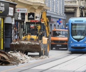 19.07.2020., Zagreb - Ciscenje stete koju je prouzrocio potres u centru grada. 
Photo: Marko Lukunic/PIXSELL