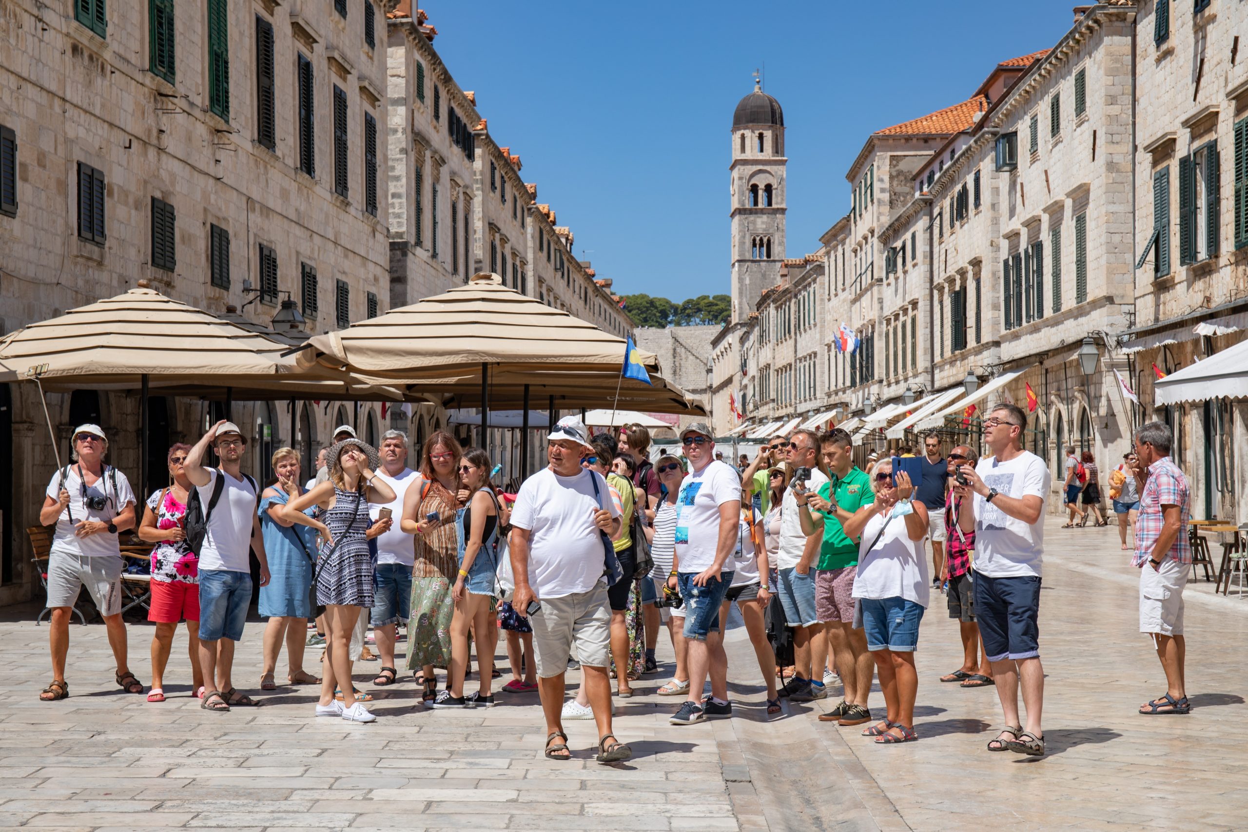 27.07.2020., Stradun, Dubrovnik - Iz dana u dan osjetno raste popunjenost grada.
Photo: Grgo Jelavic/PIXSELL