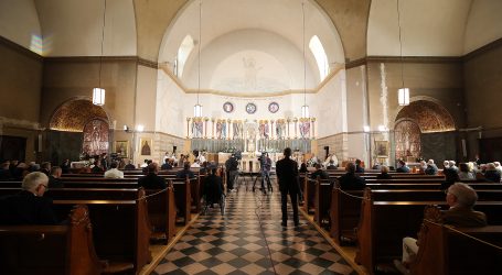 Slovenija: Zbog covida-19 na ulazu u crkvu treba ostaviti telefonski broj