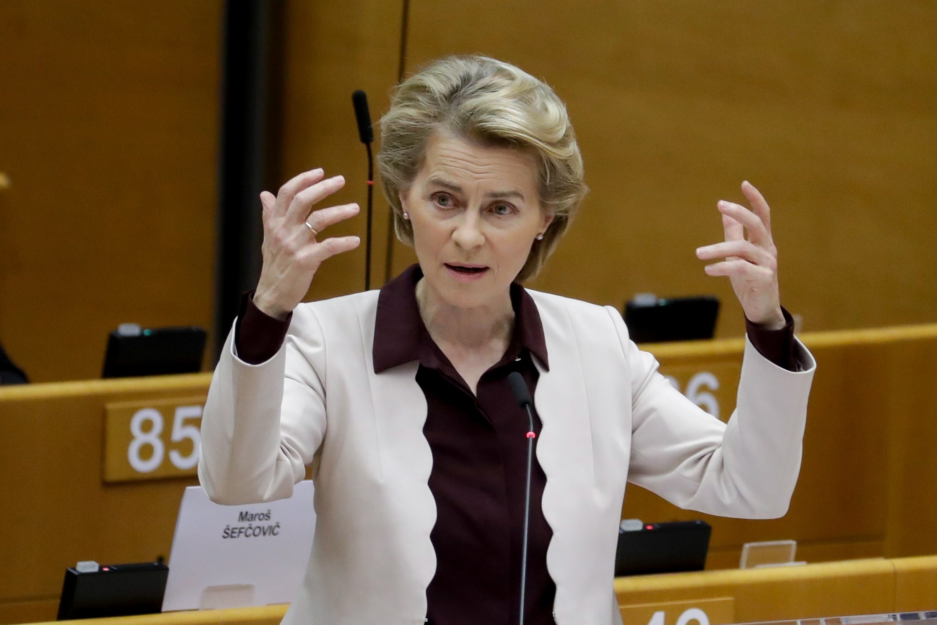 epa08561911 European Commission President Ursula Von Der Leyen speaks during a plenary session on the conclusions of the extraordinary European Council meeting at the European Parliament in Brussels, Belgium, 23 July 2020.  EPA/STEPHANIE LECOCQ