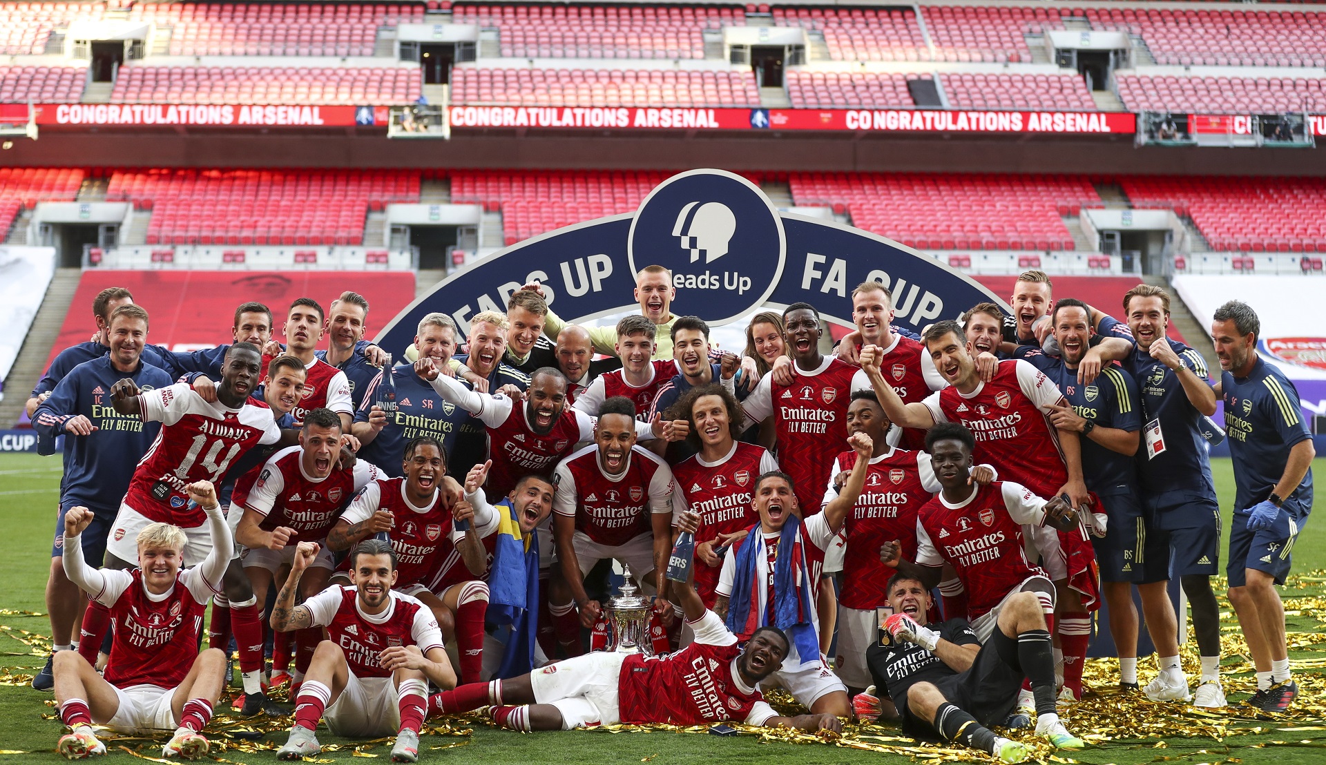 epa08579543 Arsenal's players celebrate with the trophy after the English FA Cup final between Arsenal London and Chelsea FC at Wembley stadium in London, Britain, 01 August 2020.  EPA/Cath Ivill/NMC/Pool EDITORIAL USE ONLY. No use with unauthorized audio, video, data, fixture lists, club/league logos or 'live' services. Online in-match use limited to 120 images, no video emulation. No use in betting, games or single club/league/player publications.