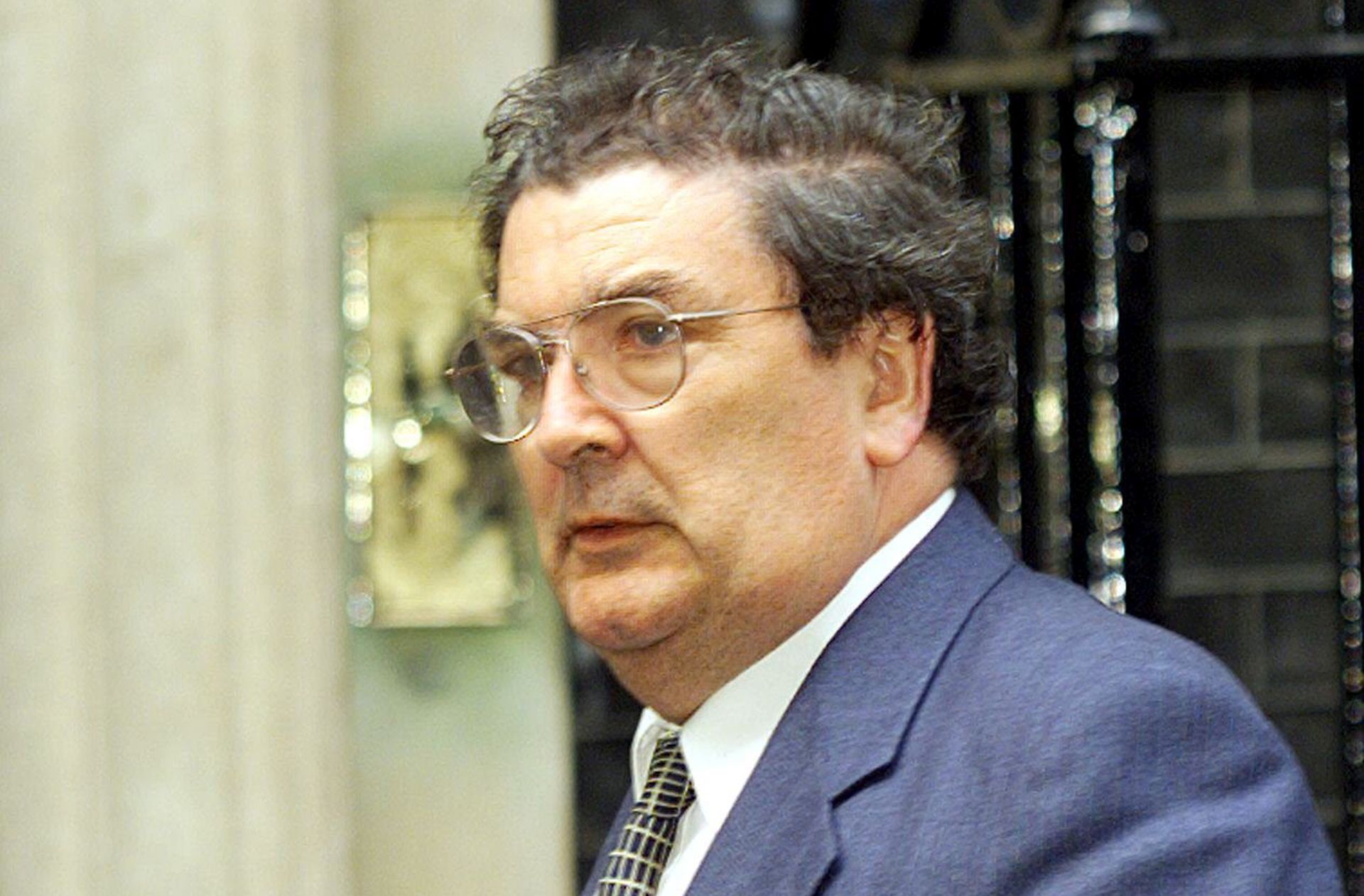 epa08581630 (FILE) - SDLP leader John Hume arrives at No.10 Downing Street 19 April, before  talks with British Prime Minister Tony Blair on the Northern Ireland Good Friday peace talks crisis. John Hume died aged 83 years old on 03 August 2020.  EPA/GERRY PENNY