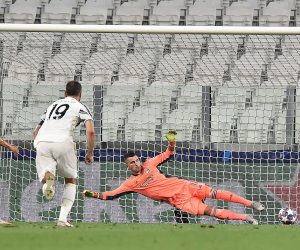 epa08590559 Juventus’ Cristiano Ronaldo (L) scores the 1-1 equalizer from the penalty spot during the UEFA Champions League round of 16 second leg soccer match Juventus FC vs Olympique Lyon at the Allianz Stadium in Turin, Italy, 07 August 2020.  EPA/ALESSANDRO DI MARCO