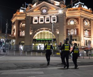 epa08591736 Police in front of Flinders Street Station during a 8PM-5AM curfew in Melbourne, Victoria, Australia, 08 August 2020. Victoria's second coronavirus disease (COVID-19) wave is stabilizing, according to authorities who expect case numbers to drop within the next two weeks.  EPA/ERIK ANDERSON  AUSTRALIA AND NEW ZEALAND OUT