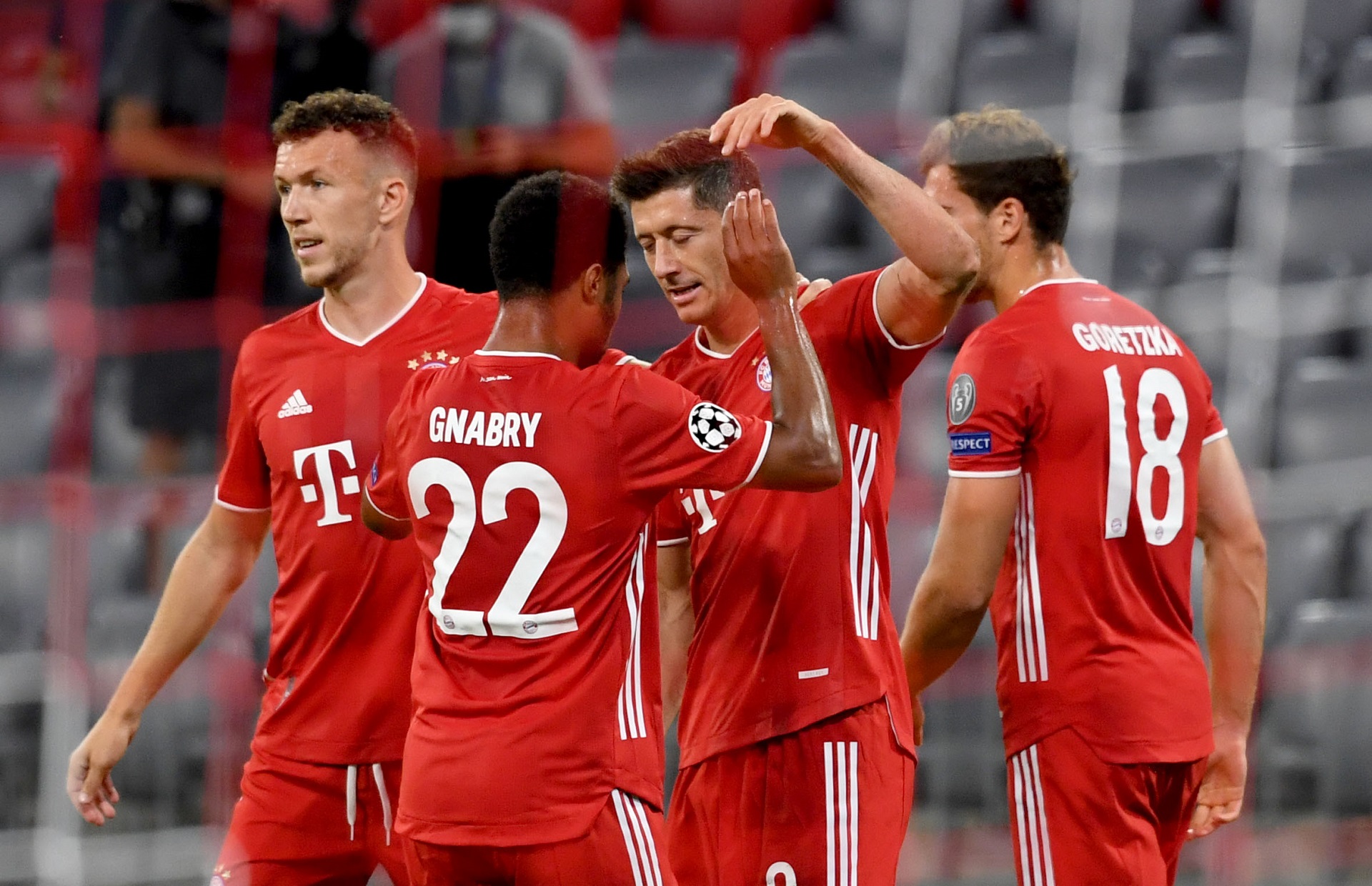 08 August 2020, Bavaria, Munich: Munich's Robert Lewandowski celebrates scoring his side's first goal with teammets during the UEFA Champions League round of 16 second leg soccer match between FC Bayern Munich and FC Chelsea at the Allianz Arena. Photo: Sven Hoppe/dpa