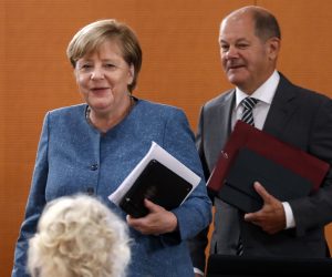 epa08598645 German Chancellor Angela Merkel (L) and Finance Minister Olaf Scholz (R) arrive for a cabinet meeting at the German chancellery in Berlin, Germany, 12 August 2020. The cabinet of the German government meets on a regular basis.  EPA/FELIPE TRUEBA / POOL