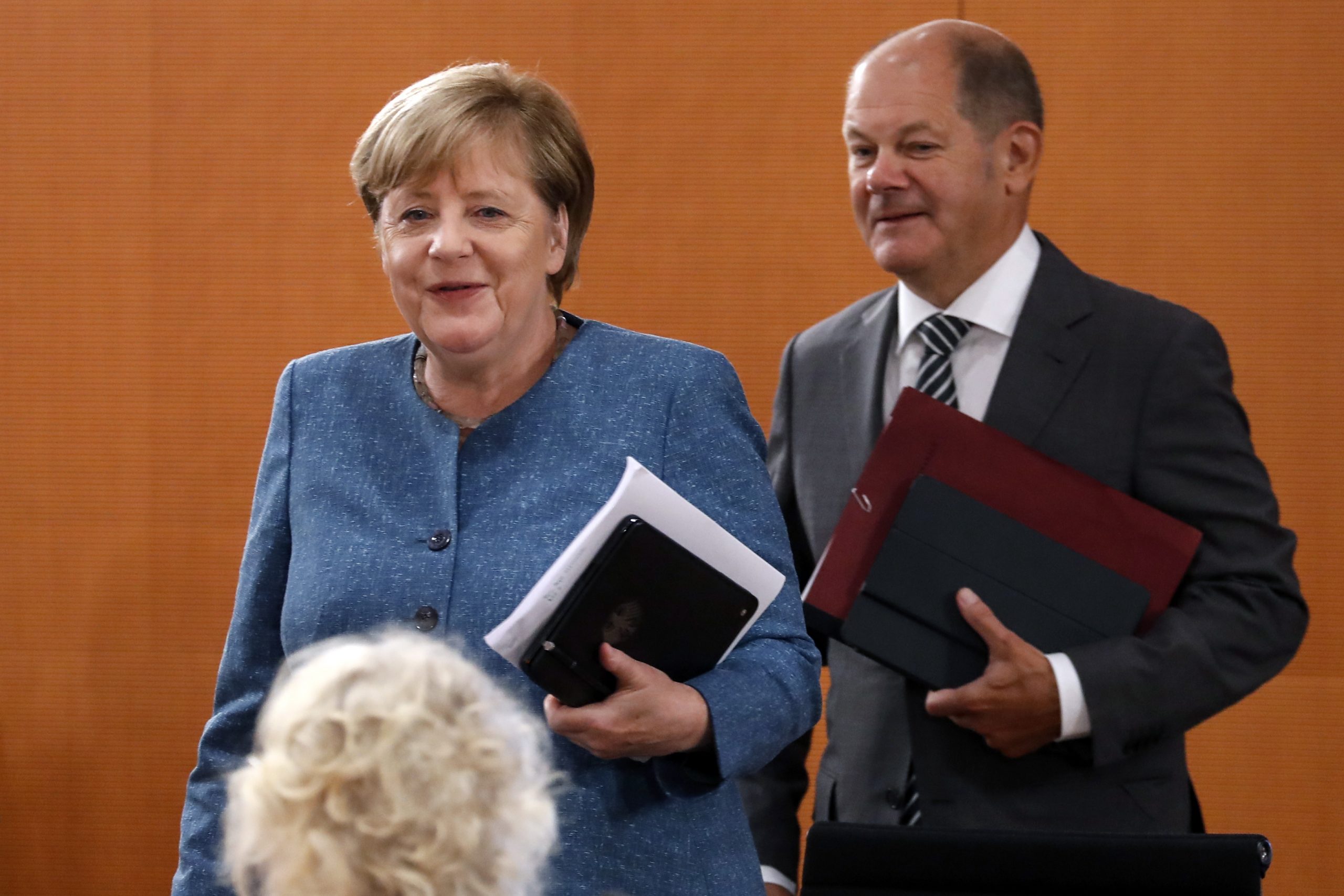 epa08598645 German Chancellor Angela Merkel (L) and Finance Minister Olaf Scholz (R) arrive for a cabinet meeting at the German chancellery in Berlin, Germany, 12 August 2020. The cabinet of the German government meets on a regular basis.  EPA/FELIPE TRUEBA / POOL