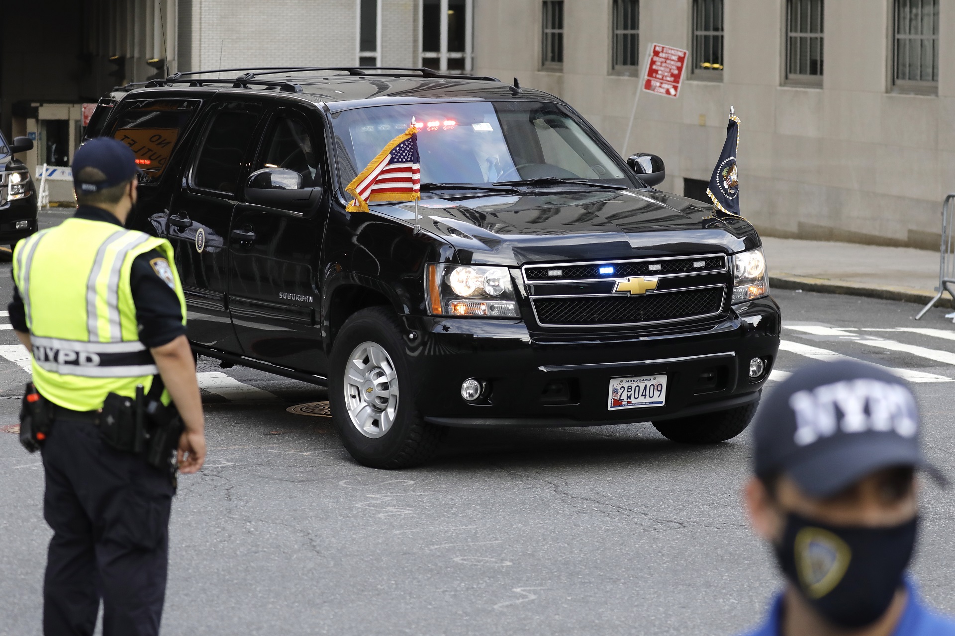 epa08604523 US President Donald J. Trump's motorcade departs New York Presbyterian Hospital in New York, New York, USA, 14 August 2020. 
President Trump was here to visit his younger brother, Robert Trump, 72, who according to the White House is seriously ill. President Trump was not transported in the the traditional 'Beast' Limousine.  EPA/Peter Foley