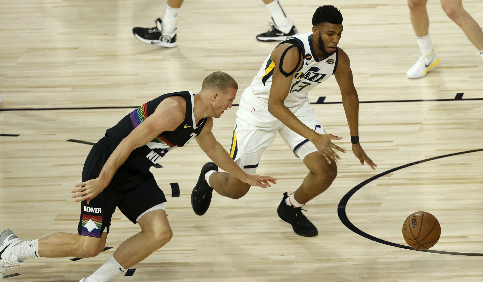 epa08625760 Utah Jazz center Tony Bradley (R) and Denver Nuggets forward Mason Plumlee (L) reach out for a loose ball during the first half of the NBA basketball first-round playoff game five at the ESPN Wide World of Sports Complex in Kissimmee, Florida, USA, 25 August 2020.  EPA/JOHN G. MABANGLO  SHUTTERSTOCK OUT