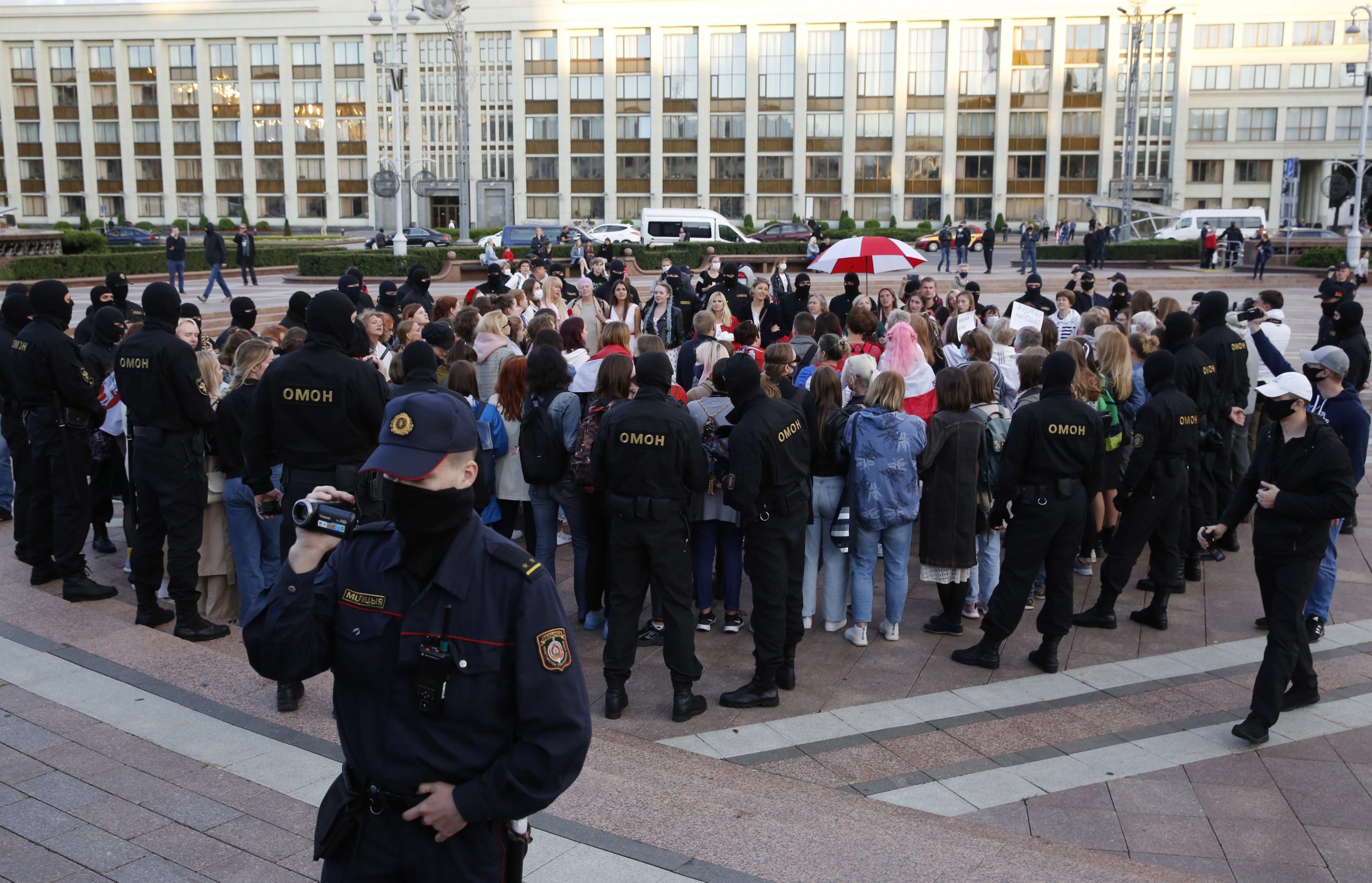epa08632492 Belarus women are surronded by Police during a peaceful protest rally against the results of the presidential elections, in Minsk, Belarus 28 August 2020. Opposition protests in Belarus continue against alleges poll-rigging and police violence at protests following election results claiming that president Lukashenko had won a landslide victory in the 09 August elections.  EPA/TATYANA ZENKOVICH