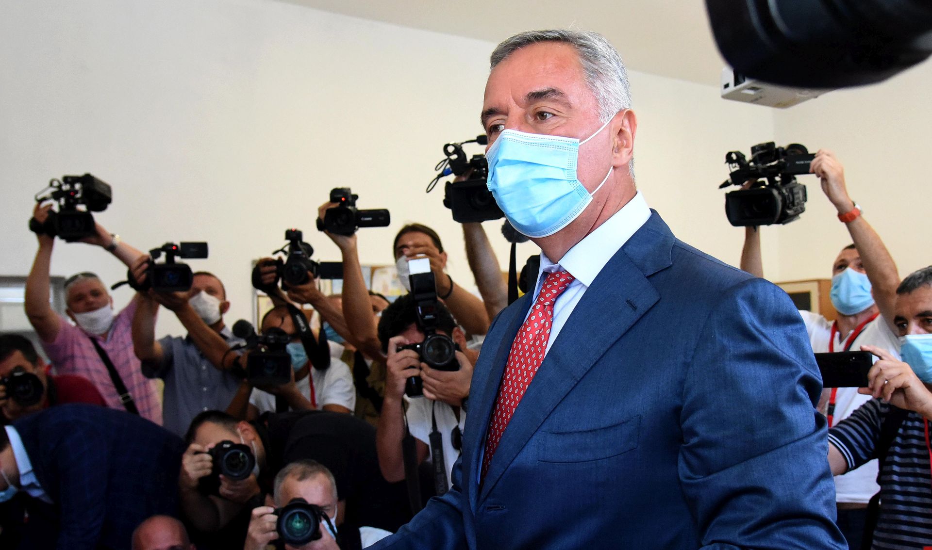 epa08635162 Montenegrian President Milo Djukanovic, leader of the Democratic Party of Socialists (DPS), wearing a face mask casts his vote during parliamentary elections at a polling station in Podgorica, Montenegro, 30 August 2020. Montenegrian voters are choosing their representatives in the 81-seat National Assembly.  EPA/BORIS PEJOVIC