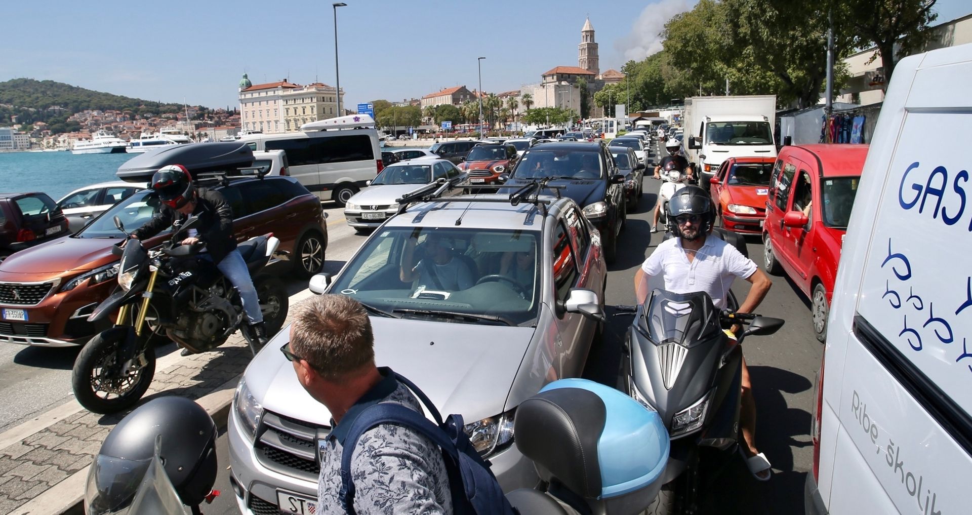 03.08.2020., Split - Blokada prometa u gradskoj luci prosle je godine bila svakodnevnica. Danas je nastala djelomicno zbog pozara na rivi. Photo: Ivo Cagalj/PIXSELL