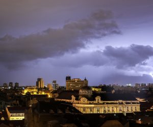 04.08.2020., Zagreb - Olujni oblaci nadvili su se nad grad te donjeli osvjezenje.
Photo: Borna Filic/PIXSELL